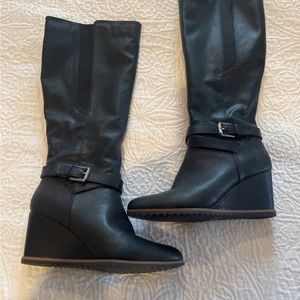 Black wedge boots